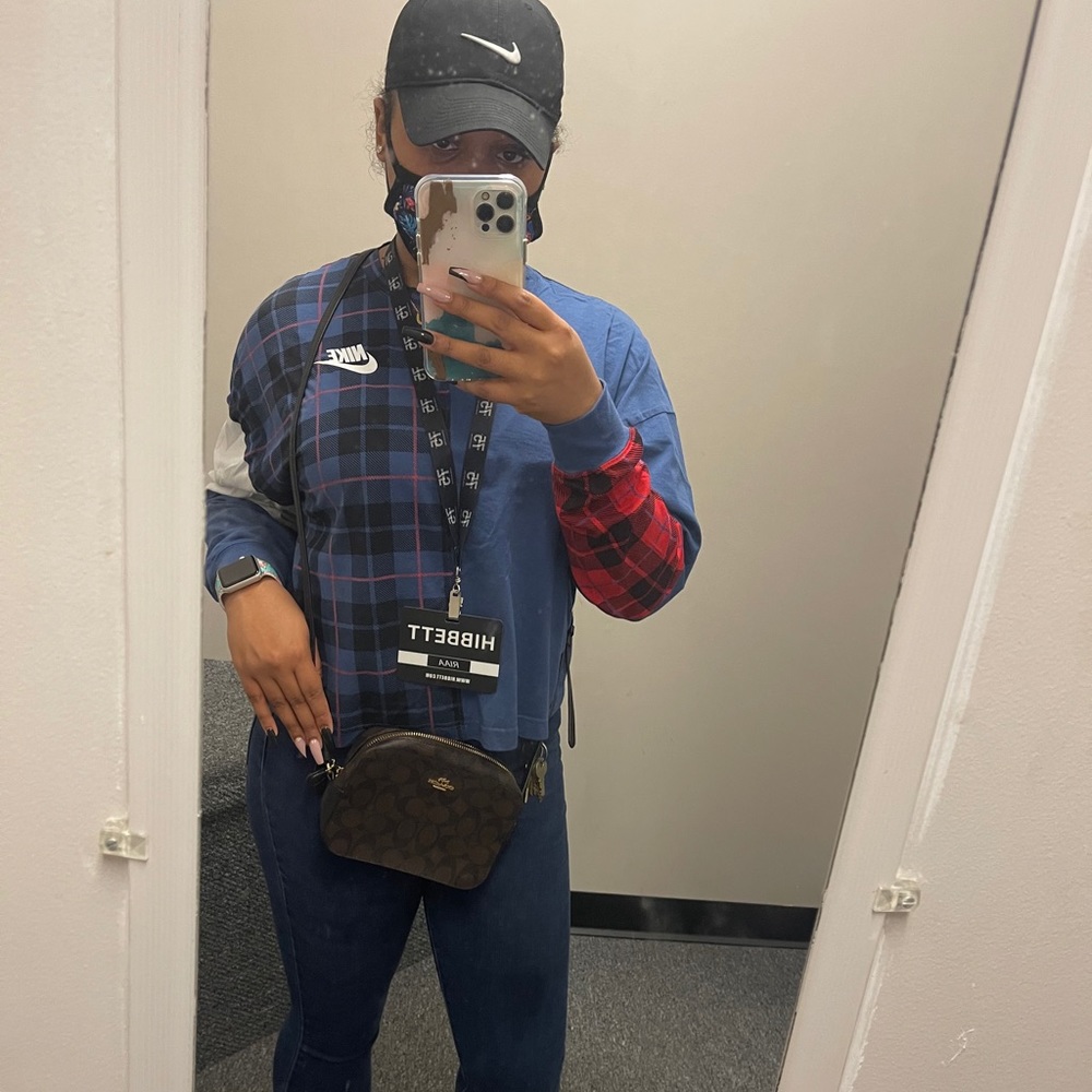 Small traveling size crossbody - Picture 2 of 4